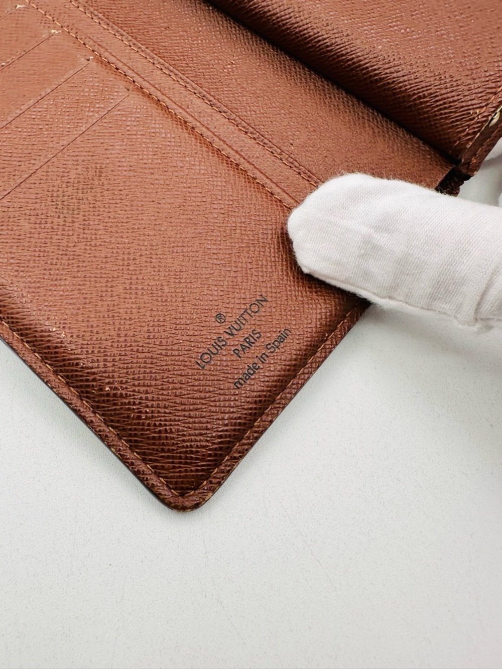 Louis Vuitton Kisslock Wallet - Picture 11 of 16